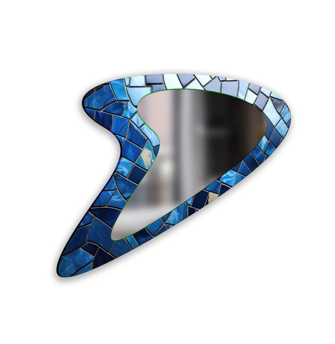 Mirror wall decor combining reflective surfaces and artistic shapes for a stunning focal point