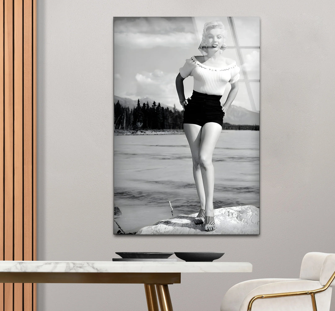 Marilyn Monroe in Alberta black and white framed art, ideal for adding a touch of vintage style to your black and white wall decor.