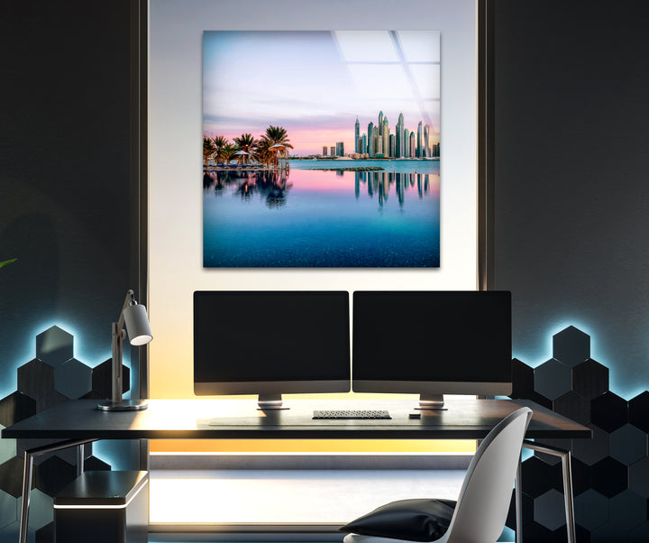 Glaswandkunst mit der Skyline von Dubai – Majestätischer Blick auf die berühmte Palm Jumeirah und die Wolkenkratzer