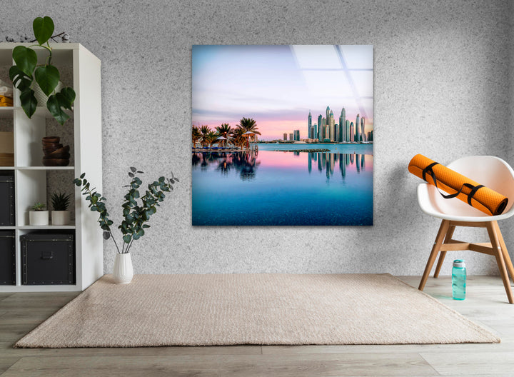 Glaswandkunst mit der Skyline von Dubai – Majestätischer Blick auf die berühmte Palm Jumeirah und die Wolkenkratzer