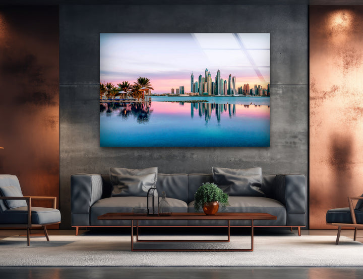 Glaswandkunst mit der Skyline von Dubai – Majestätischer Blick auf die berühmte Palm Jumeirah und die Wolkenkratzer