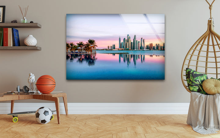 Glaswandkunst mit der Skyline von Dubai – Majestätischer Blick auf die berühmte Palm Jumeirah und die Wolkenkratzer