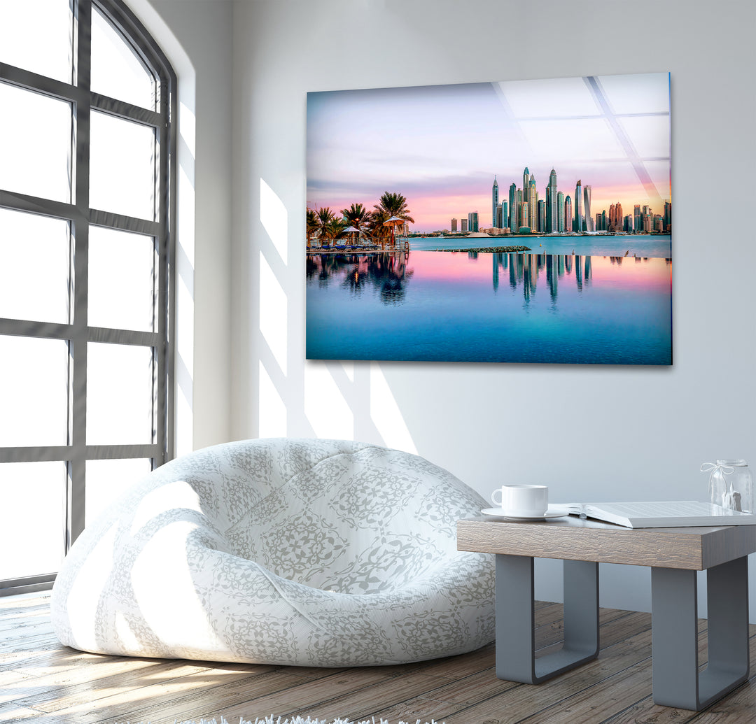 Glaswandkunst mit der Skyline von Dubai – Majestätischer Blick auf die berühmte Palm Jumeirah und die Wolkenkratzer