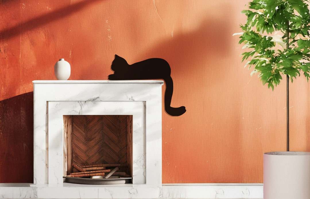 قطة مسترخية – ديكور مدفأة معدني بسيط