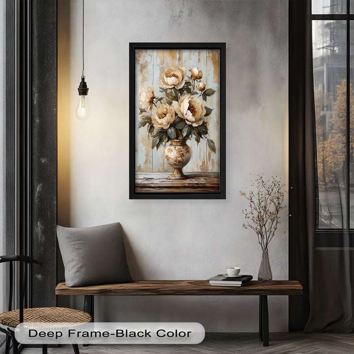 Cremefarbene Pfingstrosen in verzierter Vase - Blumenölgemälde