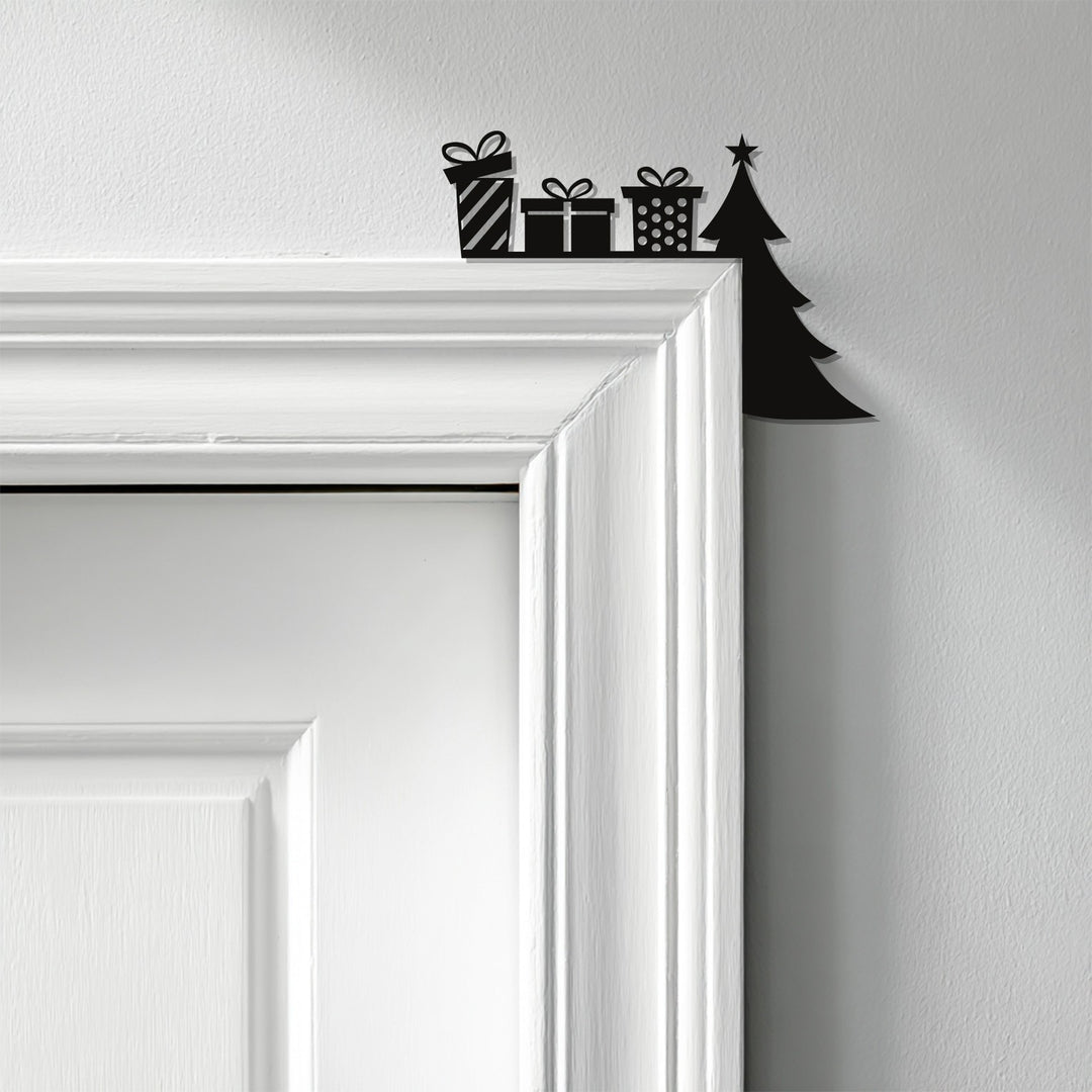 Regalos festivos y árbol de Navidad: Decoración de chimenea de metal