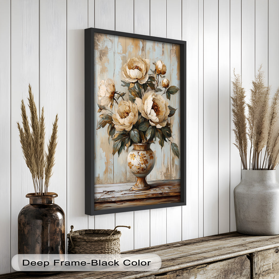 Cremefarbene Pfingstrosen in verzierter Vase - Blumenölgemälde
