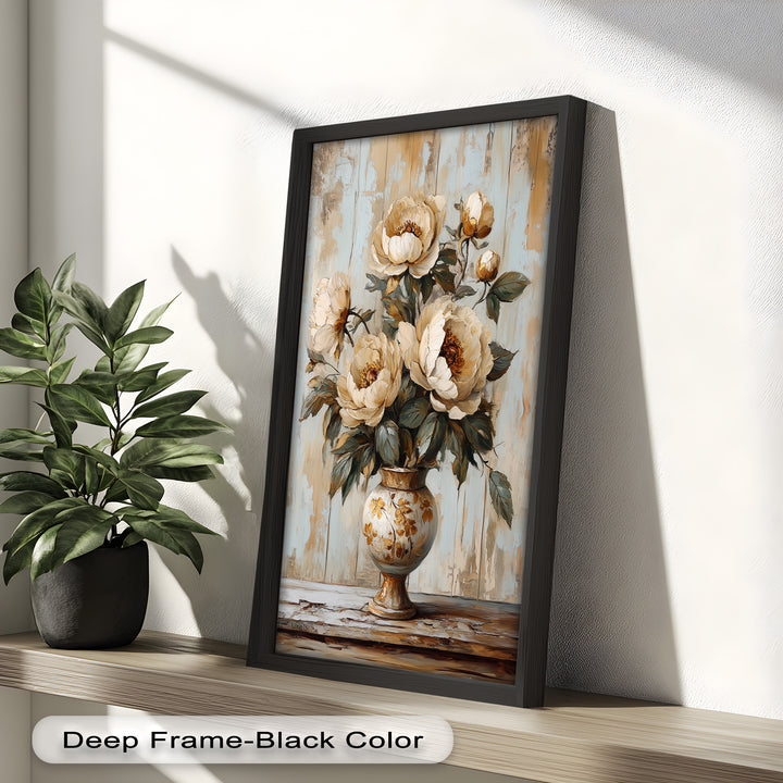 Cremefarbene Pfingstrosen in verzierter Vase - Blumenölgemälde