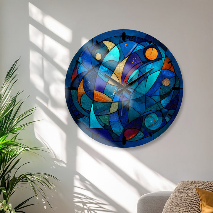 Blaue abstrakte Glas-Wanduhr – Dekor im Buntglas-Stil