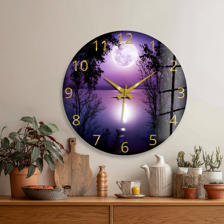 Lila Vollmond-Glas-Wanduhr – Mondschein-See-Dekor