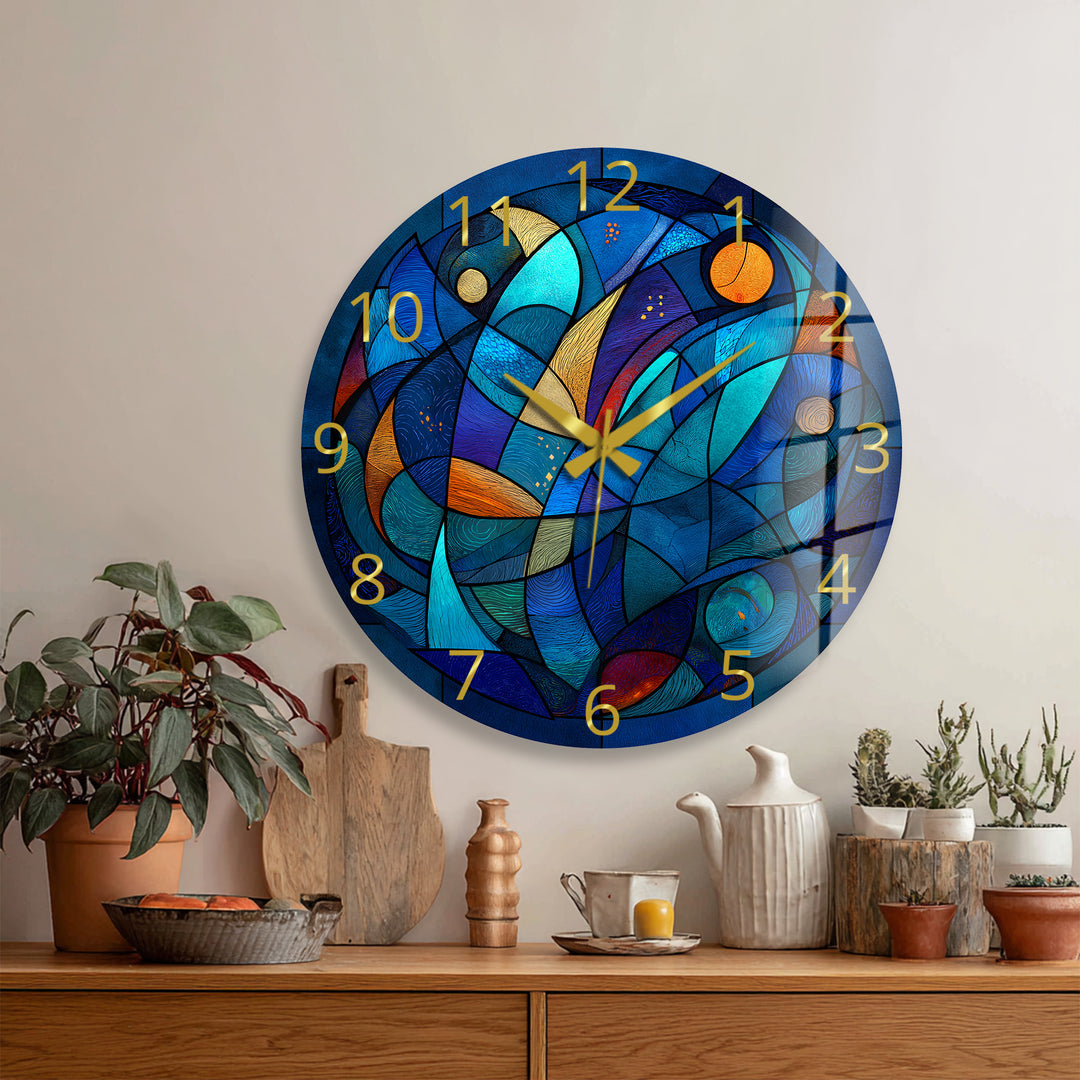 Blaue abstrakte Glas-Wanduhr – Dekor im Buntglas-Stil