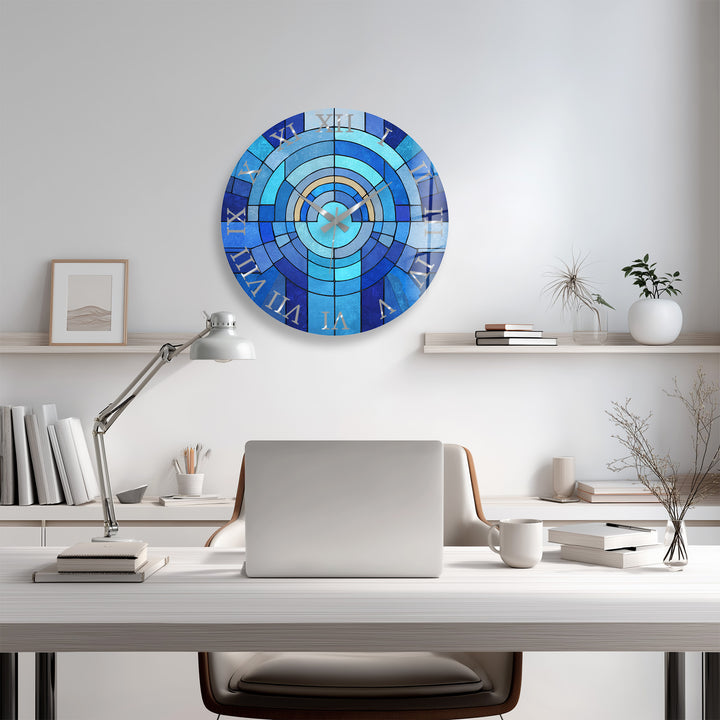Blaue geometrische Glas-Wanduhr – Dekor im Buntglas-Stil