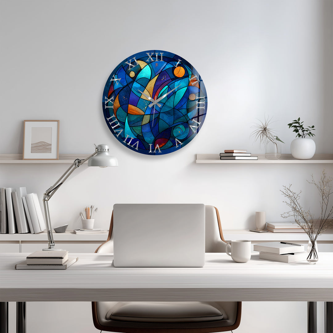 Blaue abstrakte Glas-Wanduhr – Dekor im Buntglas-Stil