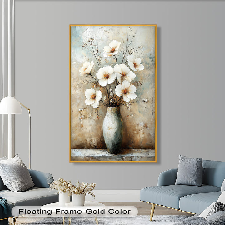Elfenbeinfarbene Blütenblätter in antiker Vase – Elegantes Blumenölgemälde