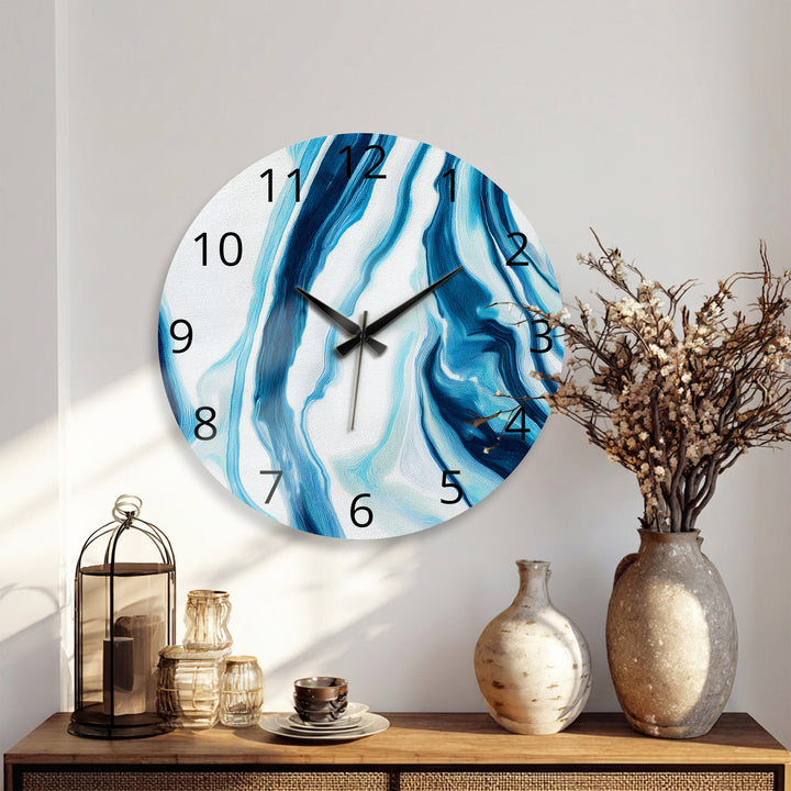 Blaue Marmorglas-Wanduhr – modernes blau-weißes Dekor