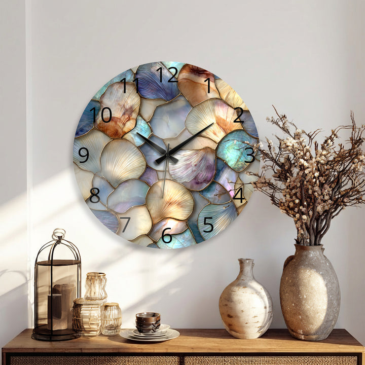 Muschelglas-Wanduhr – Küstendekor aus Perlmutt