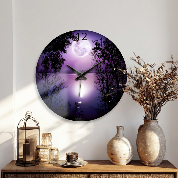 Lila Vollmond-Glas-Wanduhr – Mondschein-See-Dekor