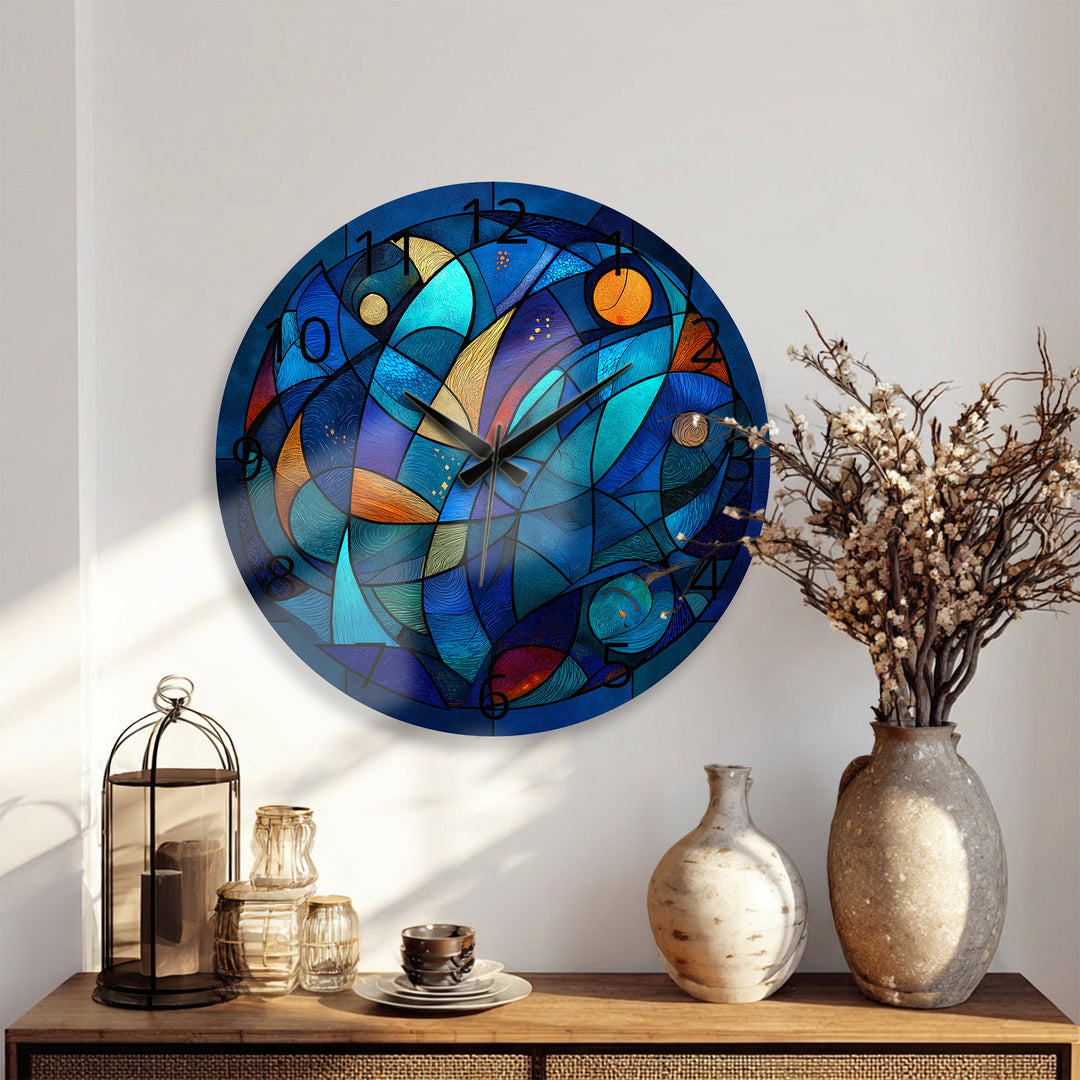Blaue abstrakte Glas-Wanduhr – Dekor im Buntglas-Stil