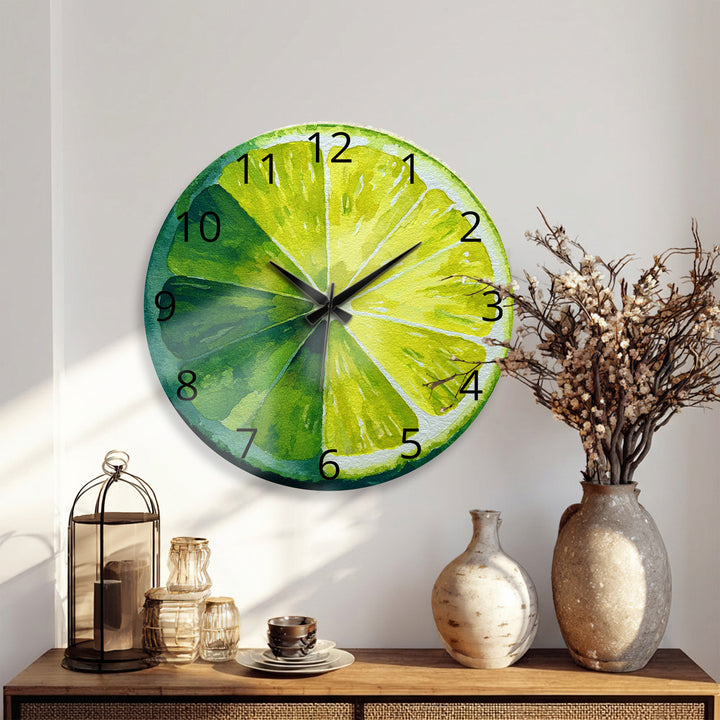 Limettenscheiben-Wanduhr aus Glas – Küchendekoration mit frischen Zitrusfrüchten