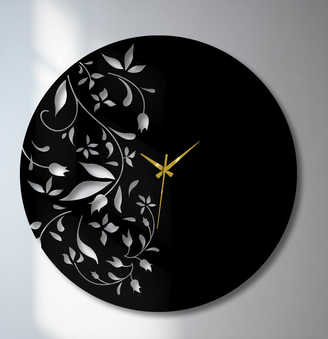 Highlighting the edge and borders, this metal wall clock features a minimalist leaf design with tempered glass wall art, blending style and function.