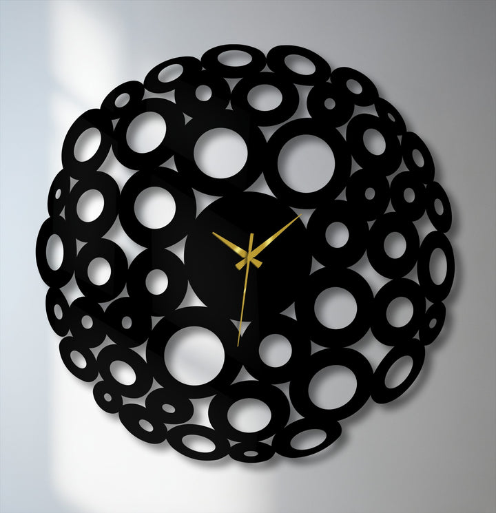 The realistic detail of this bubble circle metal wall clock is highlighted by its intricate, ring design, making it a stunning example of metal art for wall decor.