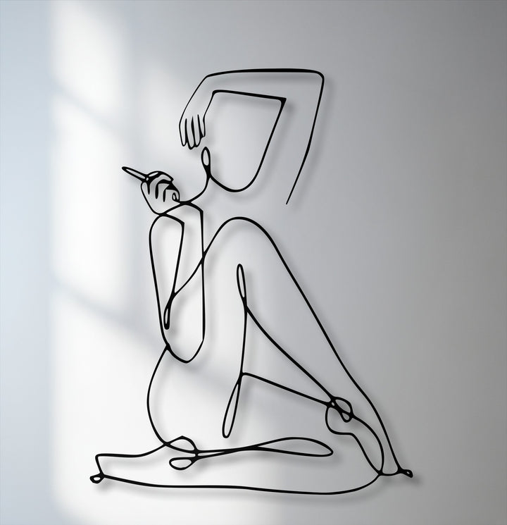 The stillness of the elegant abstract figure in this minimalist female line art metal decoration wall art emanates a serene calm.