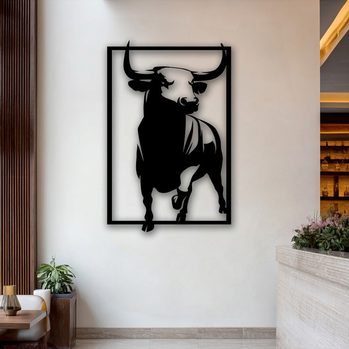 The realistic detail of this powerful bull metal wall decor captures the animal's strong, modern posture with striking features.