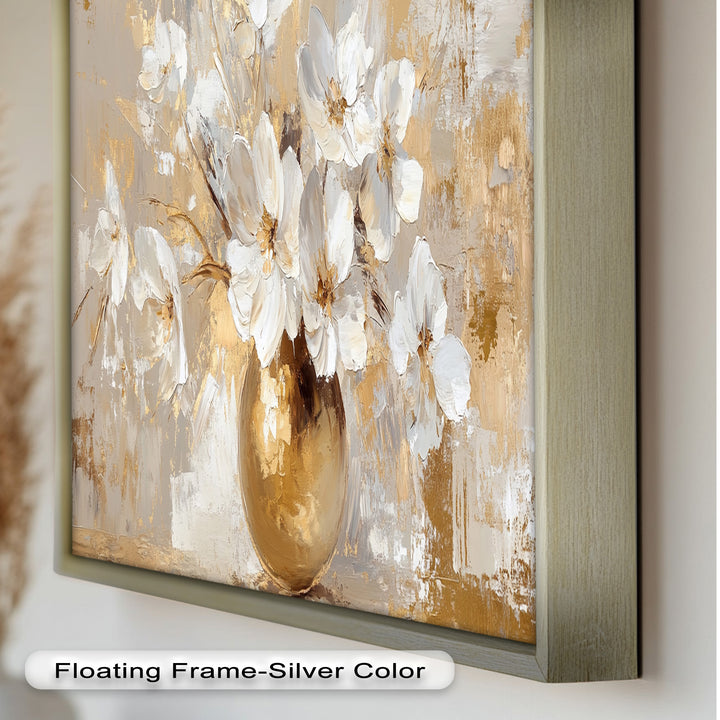 Goldene Vase mit weißen Blüten – Neutrales Blumenölgemälde