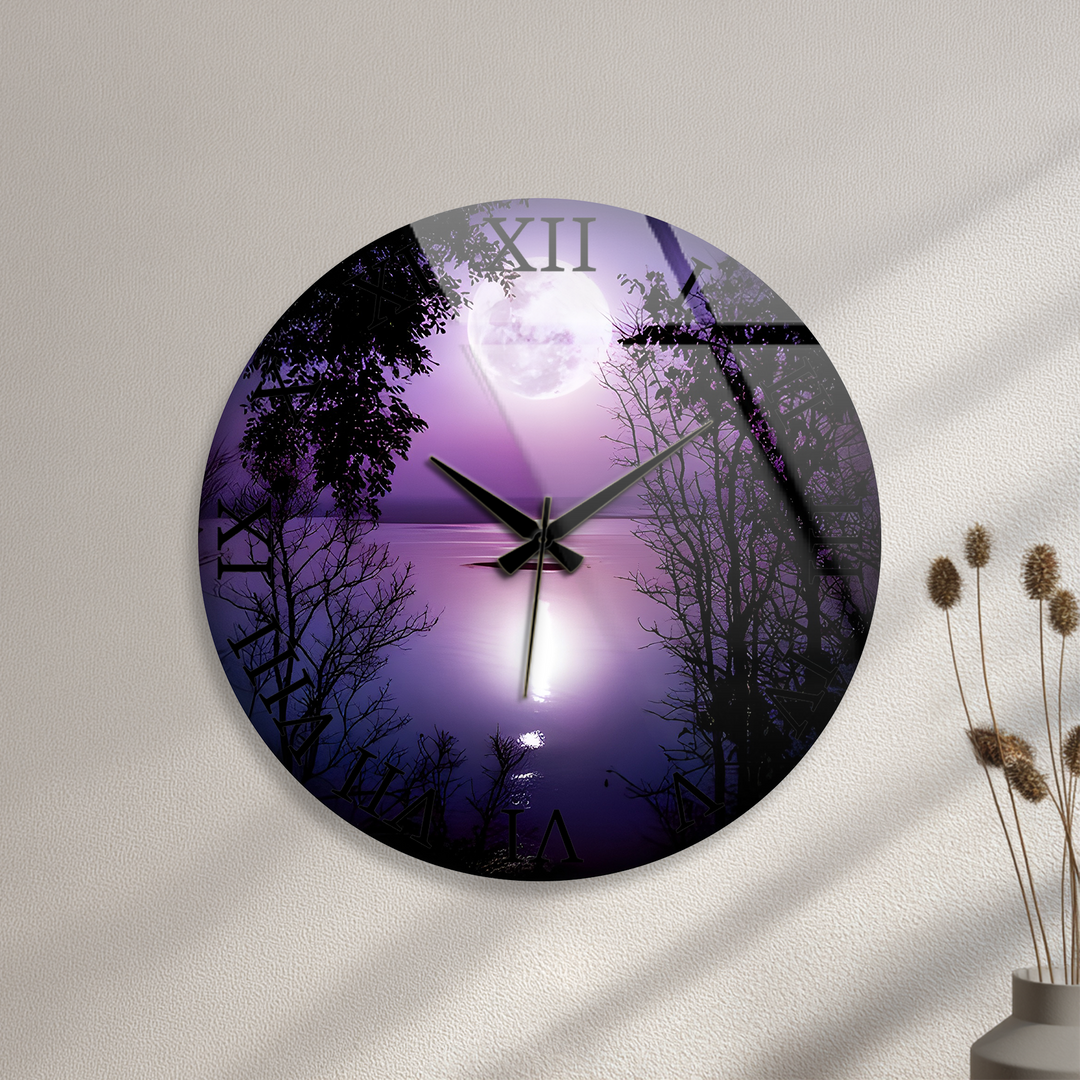 Lila Vollmond-Glas-Wanduhr – Mondschein-See-Dekor