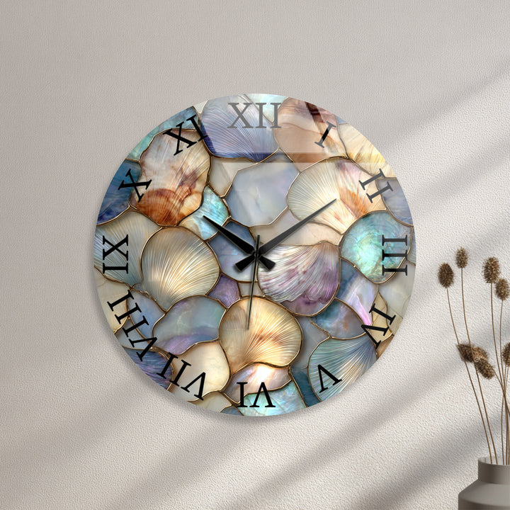 Muschelglas-Wanduhr – Küstendekor aus Perlmutt
