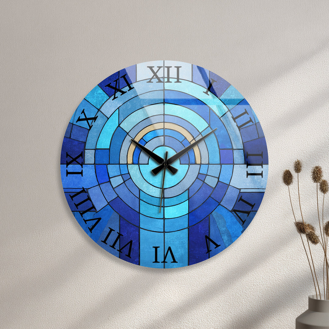 Blaue geometrische Glas-Wanduhr – Dekor im Buntglas-Stil