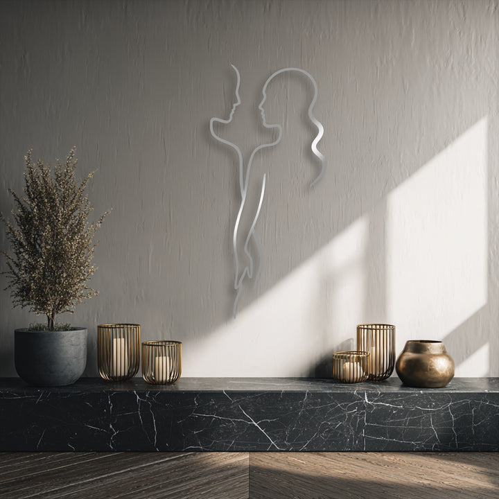 The abstract elegance of this decorative metal art displays a minimalist couple line love silhouette, bringing a modern aesthetic to the space.