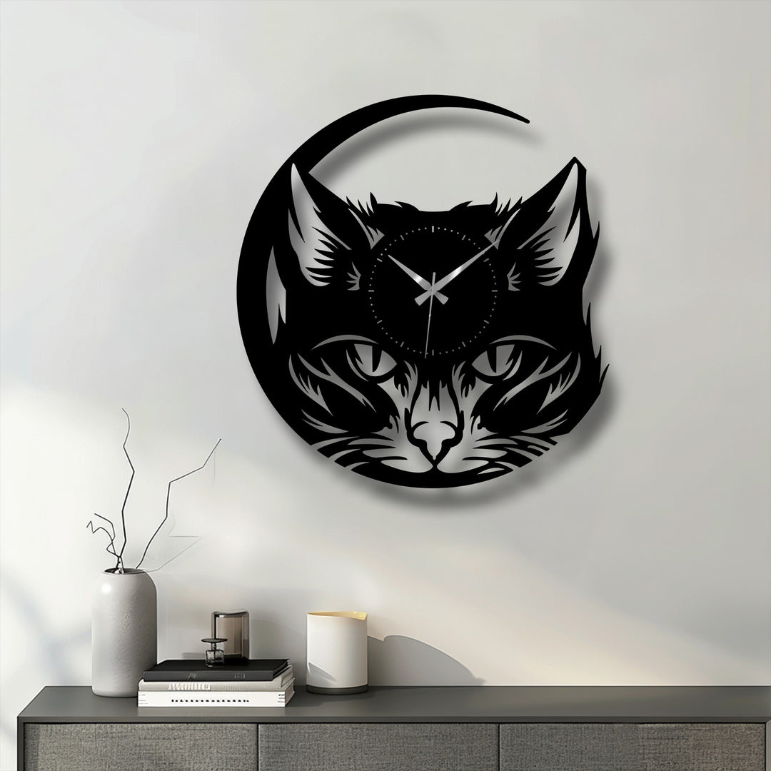 Subtle curves of the modern metal fox face decoration wall art evoke a gentle animal design in this wall clock.