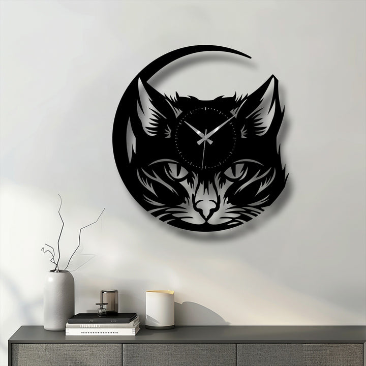 Subtle curves of the modern metal fox face decoration wall art evoke a gentle animal design in this wall clock.