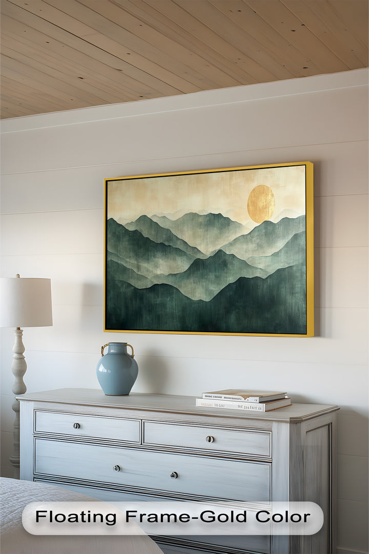 Goldene Sonne über nebligen Bergen – Modernes minimalistisches Ölgemälde