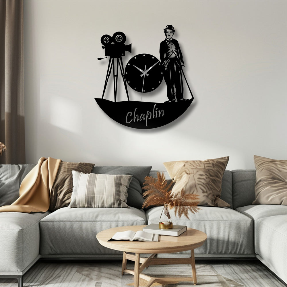 The high-quality decorative metal art gives this vintage cinema character wall clock its clean, bold silhouette, enhancing its silent film style design.