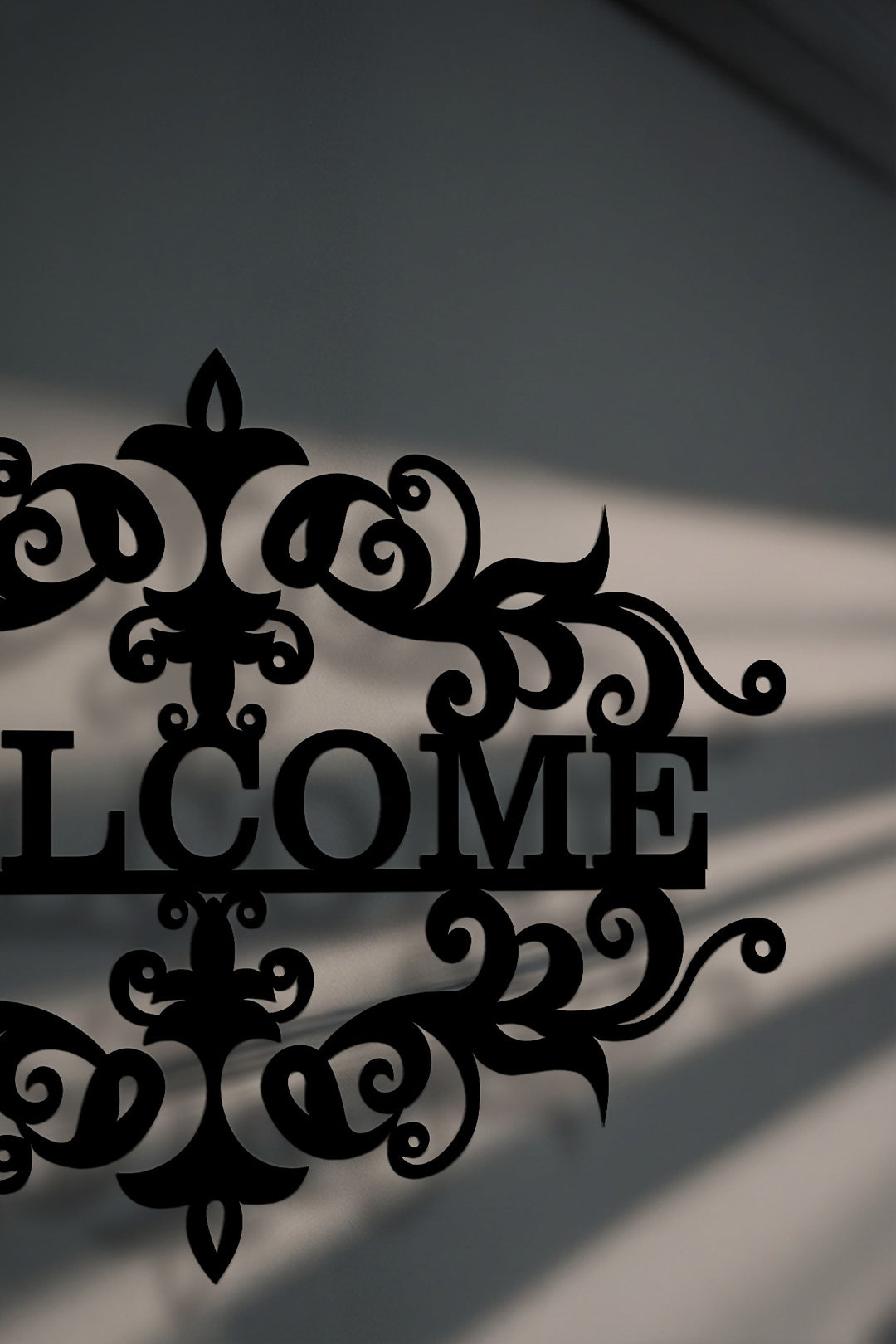 Ornate Welcome Emblem – Classic Decorative Metal Wall Art