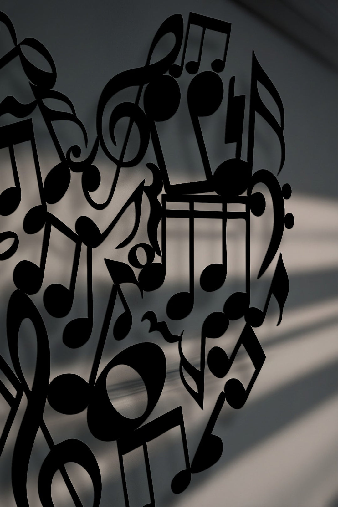 Heart-Shaped Music Notes Metal Wall Art – Artistic Melody Design Decor