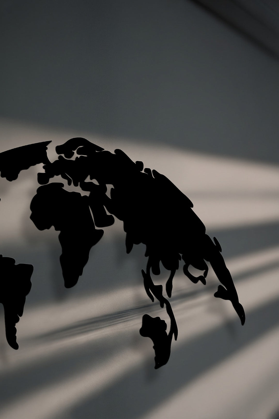 World Map Metal Wall Art – Modern Global Silhouette Decor