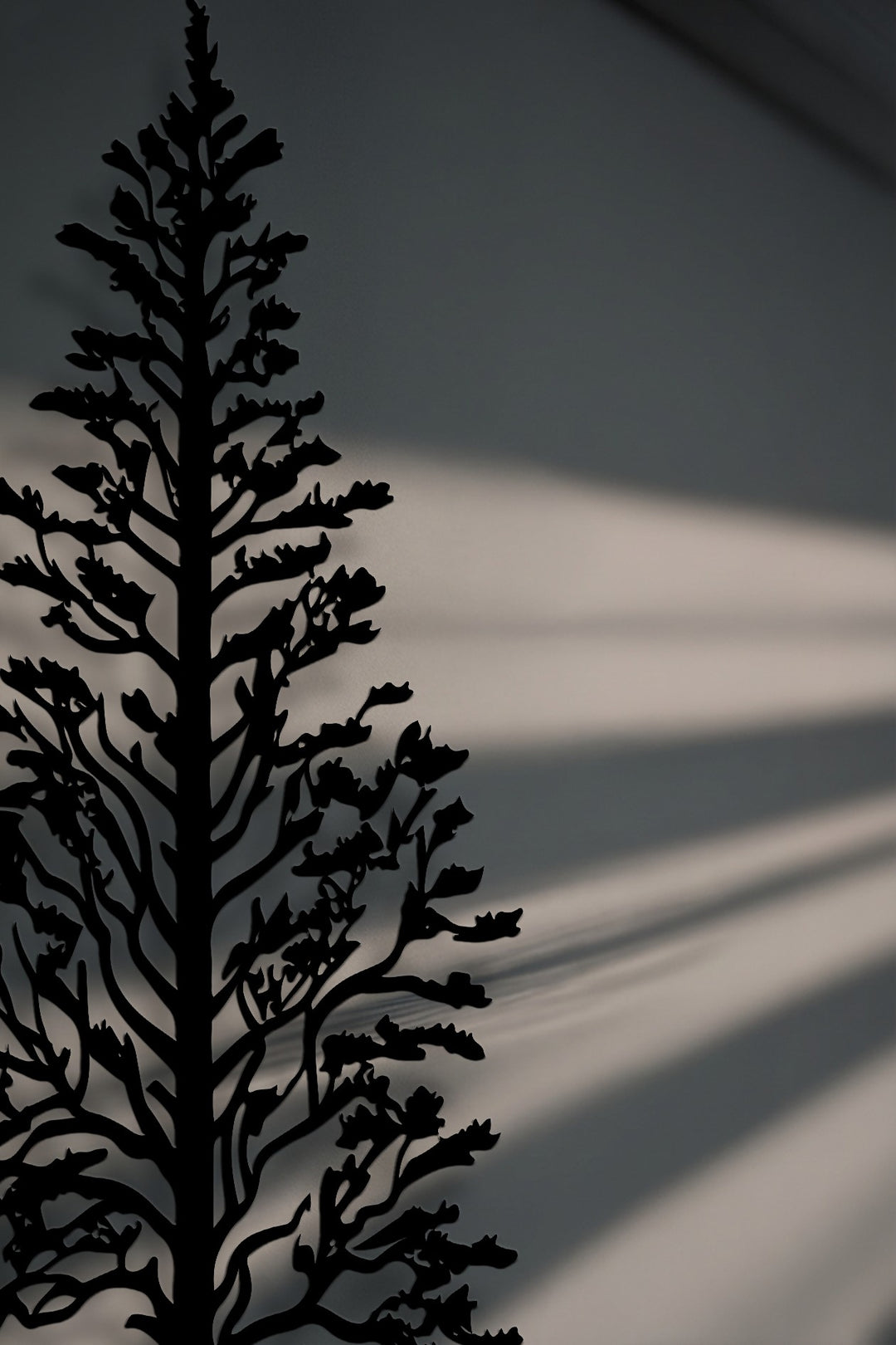 Majestic Pine Tree Silhouette Metal Wall Art – Nature-Inspired Forest Decor