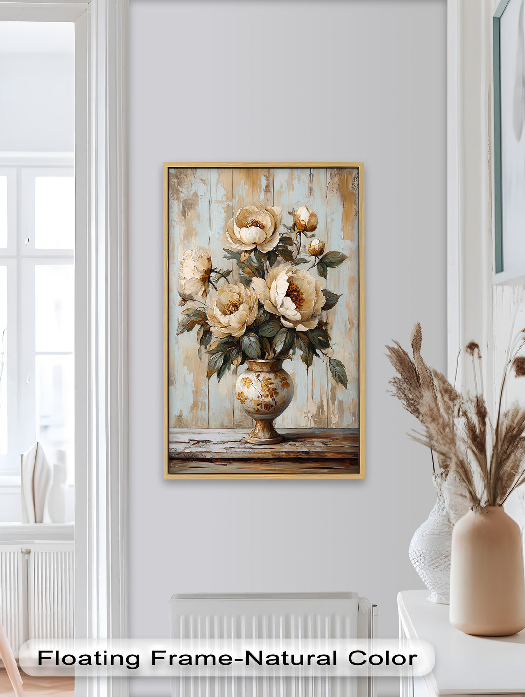 Cremefarbene Pfingstrosen in verzierter Vase - Blumenölgemälde