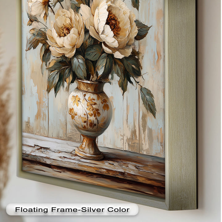 Cremefarbene Pfingstrosen in verzierter Vase - Blumenölgemälde