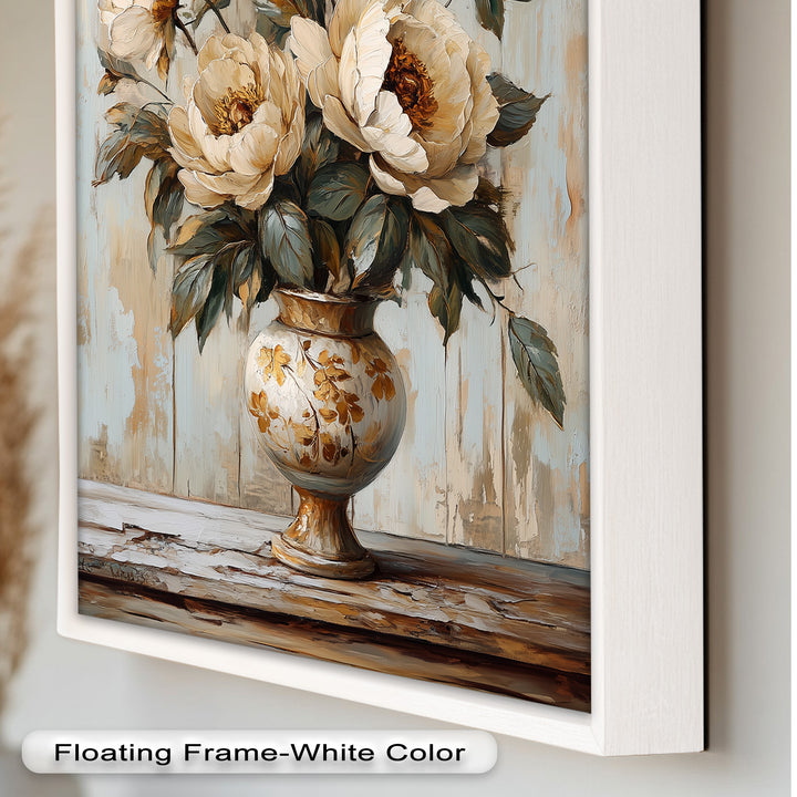 Cremefarbene Pfingstrosen in verzierter Vase - Blumenölgemälde