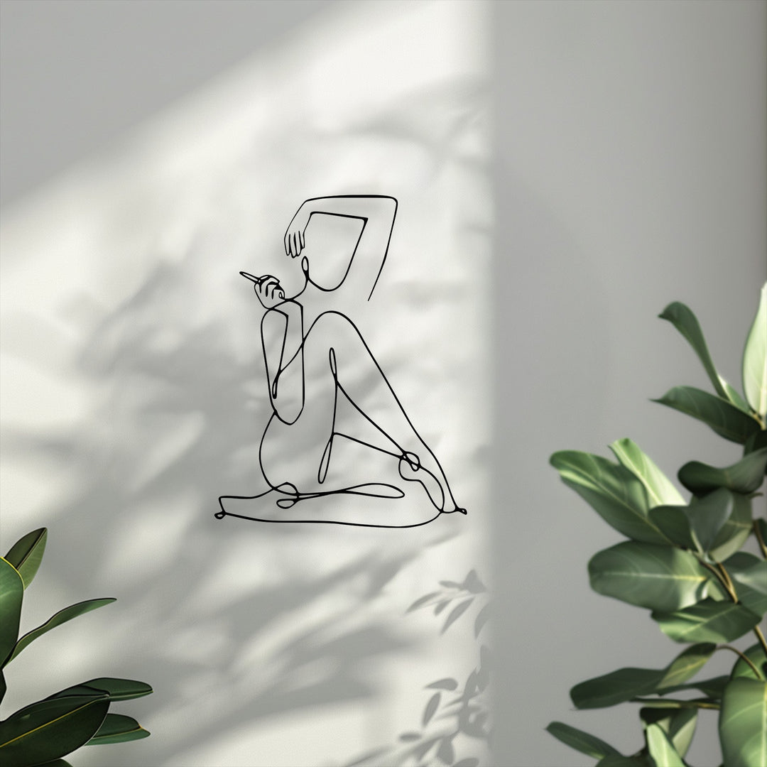 The precisely cut edges of this black minimalist female line art metal art for wall distinctly define the elegant abstract figure.