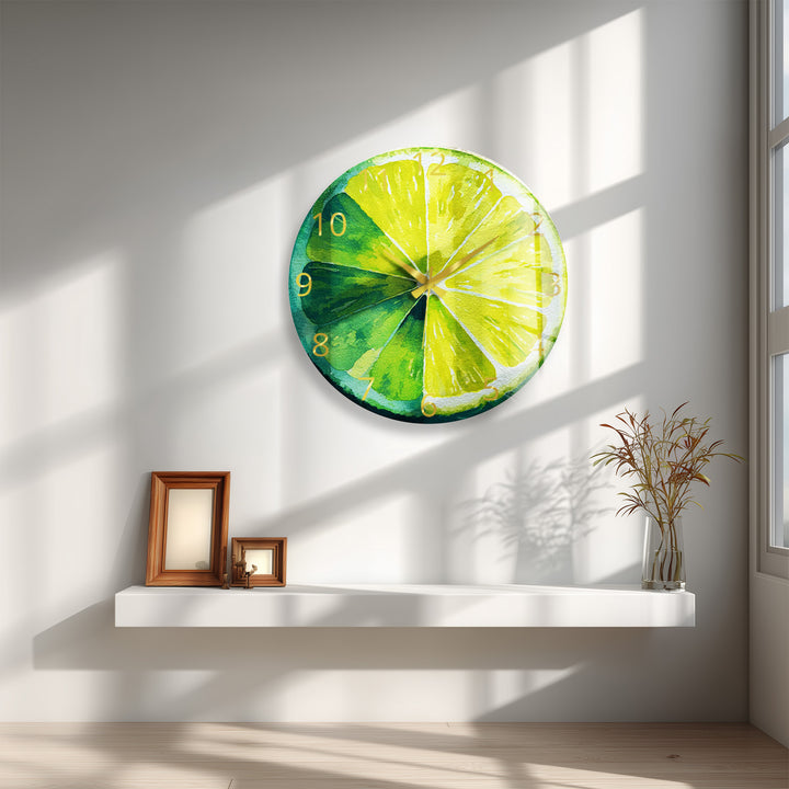 Limettenscheiben-Wanduhr aus Glas – Küchendekoration mit frischen Zitrusfrüchten