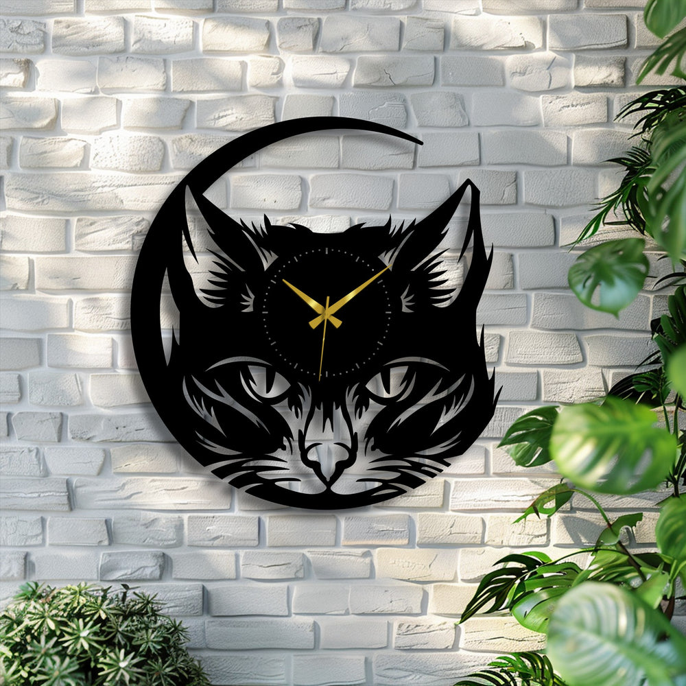 The sleek finish of this mystic fox face metal wall clock emphasizes the modern animal design, creating stunning decoration wall art for a contemporary aesthetic.