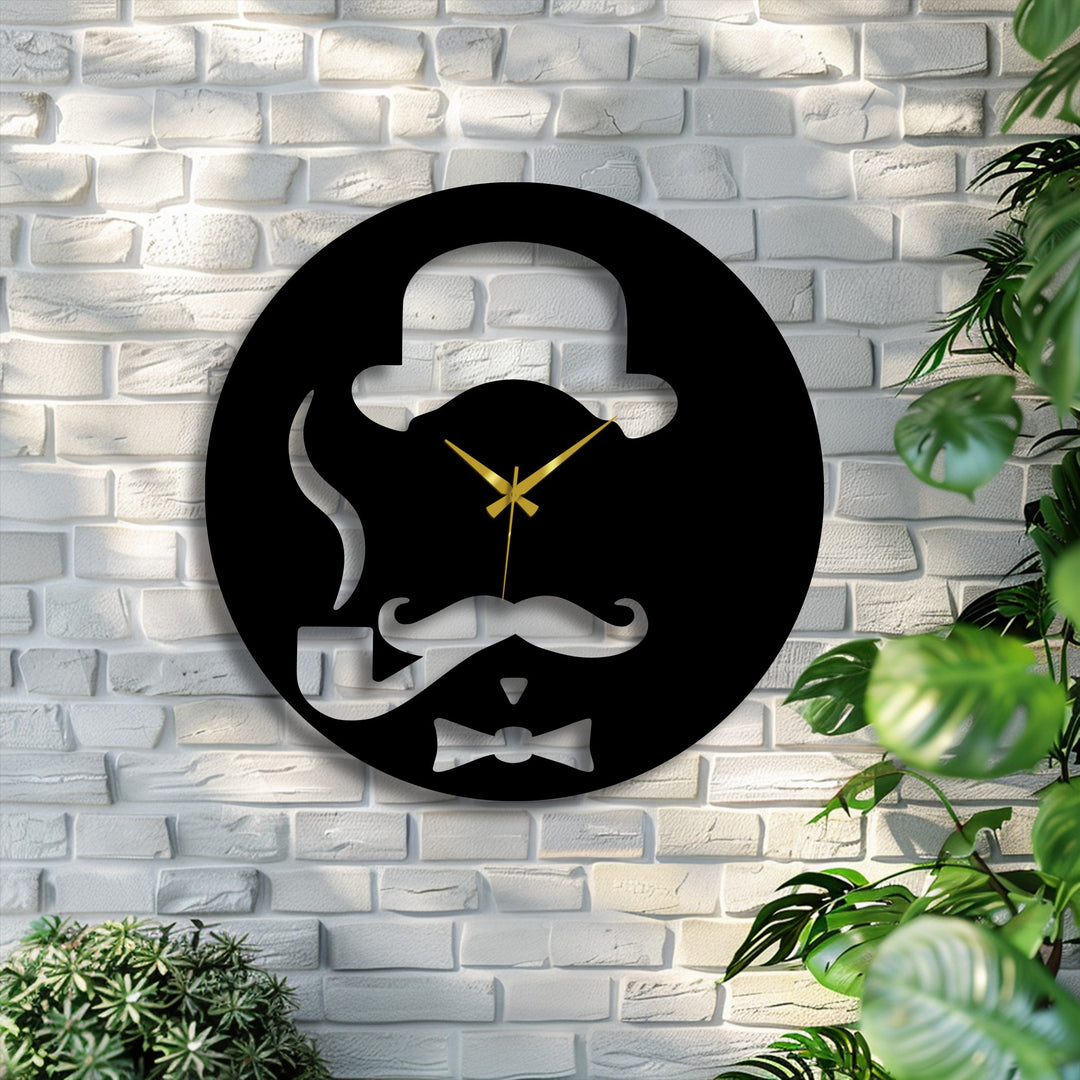 The matte black finish of this unique metal wall art vintage gentleman metal wall clock vividly presents its classic hat and pipe design.