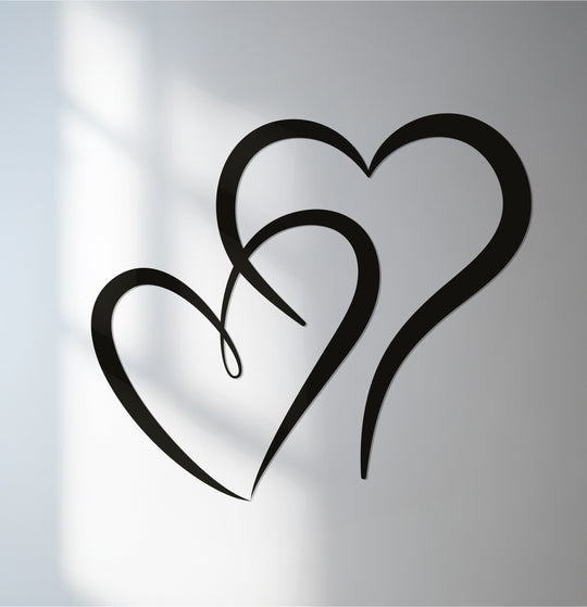 A solid background accentuates the intertwined double hearts in this piece of metal artwork, creating a striking contrast in this romantic metal wall art.