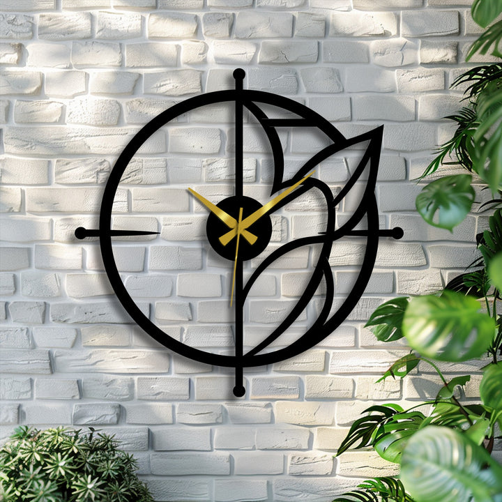 Highlighting the layering effect, this modern leaf accent metal wall clock presents a sophisticated botanical design, elevating any home decor with its circular silhouette and elegant gold hands.