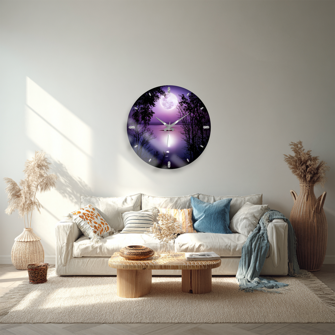 Lila Vollmond-Glas-Wanduhr – Mondschein-See-Dekor
